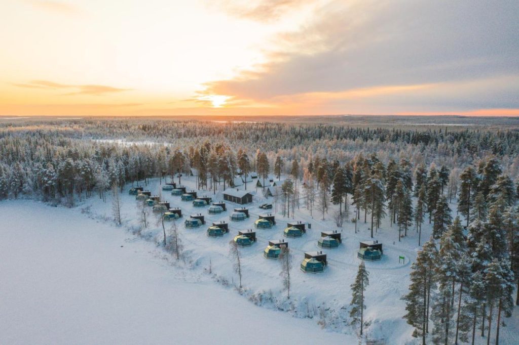 Le Ranua Resort Arctic Igloos qui propose des hébergements en igloo en Finlande.